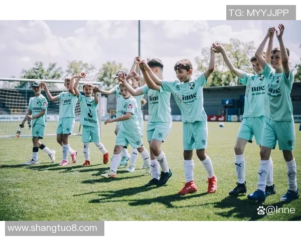 德国足球明星黑人在绿茵场上的辉煌成就与影响力分析